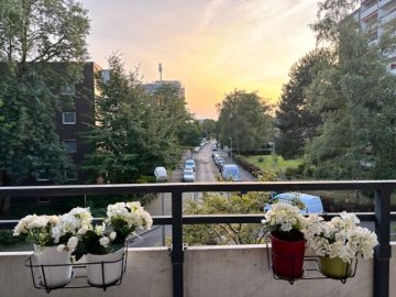 Sie werden begeistert sein! Großzügiges Wohnen mit großer Sonnenterrasse, Schwimmbad, Sauna, Solarium, Allzweckraum u.v.a.m., 40593 Düsseldorf, Benrath-Urdenbach, Etagenwohnung