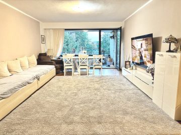 * * Fast wie Urlaub * * Große Sonnenterrasse, Schwimmbad, Sauna, Solarium, Allzweckraum, Aufzug u.v.a.m., 40593 Düsseldorf, Benrath-Urdenbach, Etagenwohnung