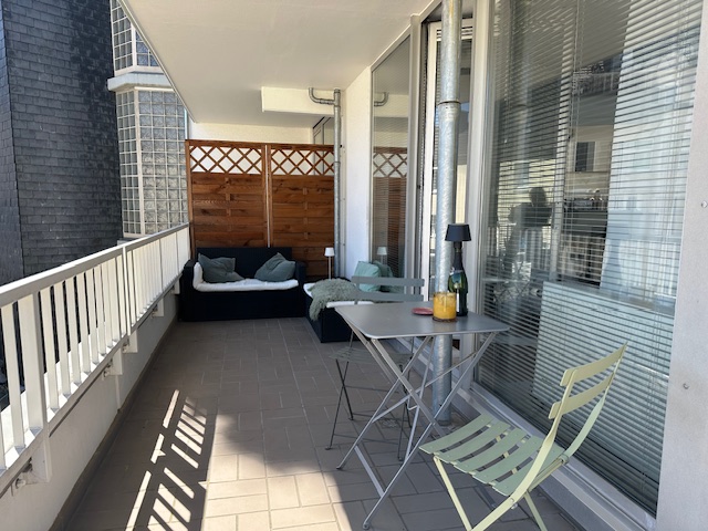 Lindenthal, Apartment, Einbauküche und Sonnenterrasse - Straßenansicht