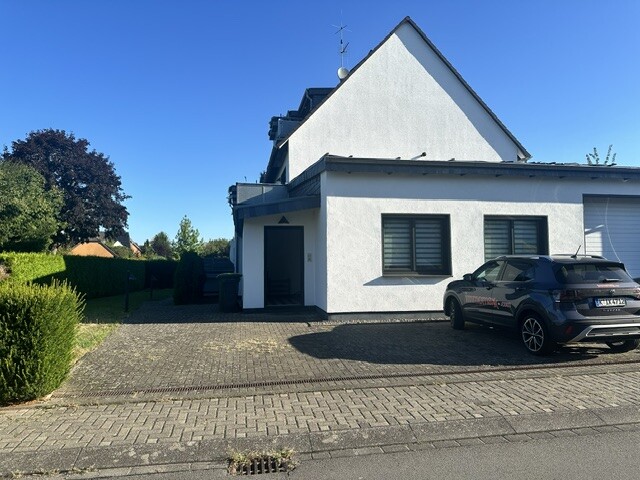 Großzügige Einzimmerwohnung mit separatem Eingang für Single ! - https://www.immomaxx.de/immobilien/wohnung-erdgeschosswohnung-in-niederkassel-mieten-3750/