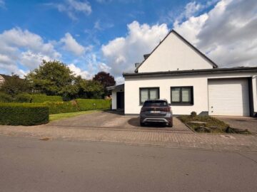 Großzügige Einzimmerwohnung mit separatem Eingang für Singles!, 53859 Niederkassel, Erdgeschosswohnung